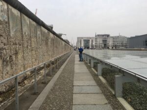 les vieux vestiges du mur de Berlin