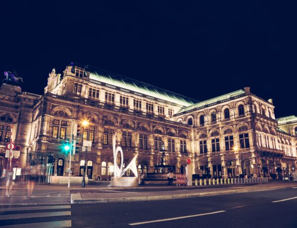Opéra national à Vienne Autriche la nuit