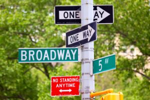 Signalisation de Broadway, 5e avenue et One Way Street