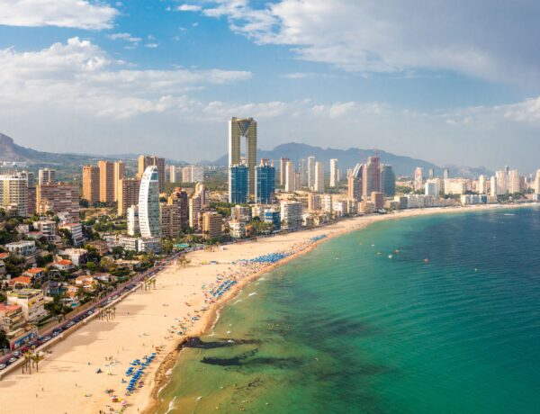 Vue aérienne de la célèbre ville balnéaire espagnole de Benidorm