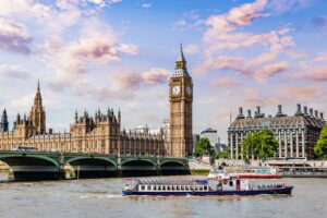 Big Ben, pont de Westminster sur la Tamise à Londres, Angleterre, Royaume-Uni