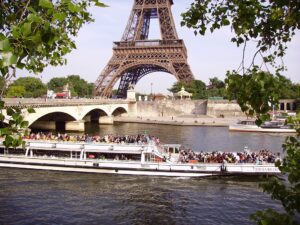 Bateau Mouche sur la Seine