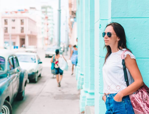 touriste dans le quartier populaire de La Havane, Cuba